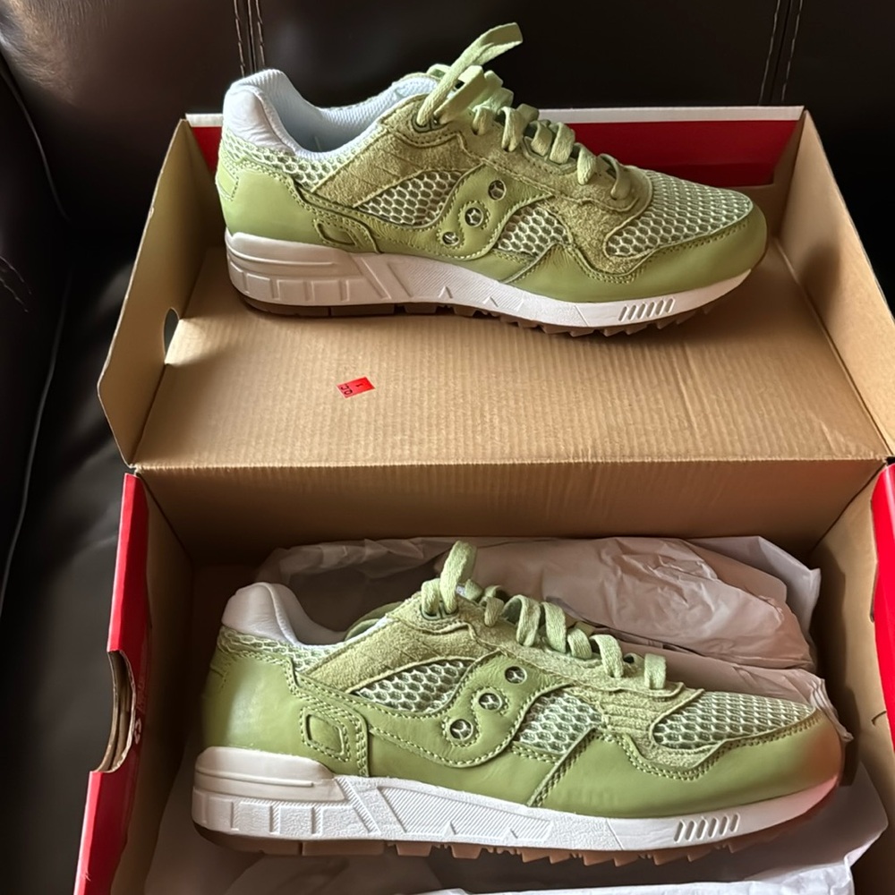 Saucony Shadow 5000 mint sneakers.  Size 9